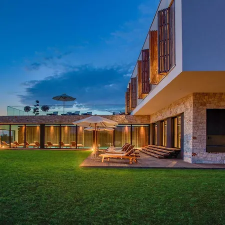 Yellow Tree Jurici & Villa Baderna