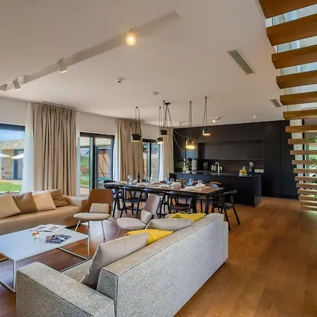 Yellow Tree Jurici & Villa Baderna