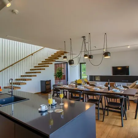 Villa Yellow Tree Jurici &