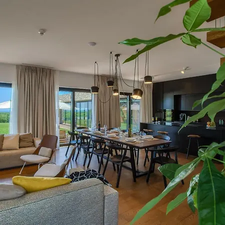 Yellow Tree Jurici Home&spa Villa