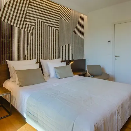 Yellow Tree Jurici & Baderna