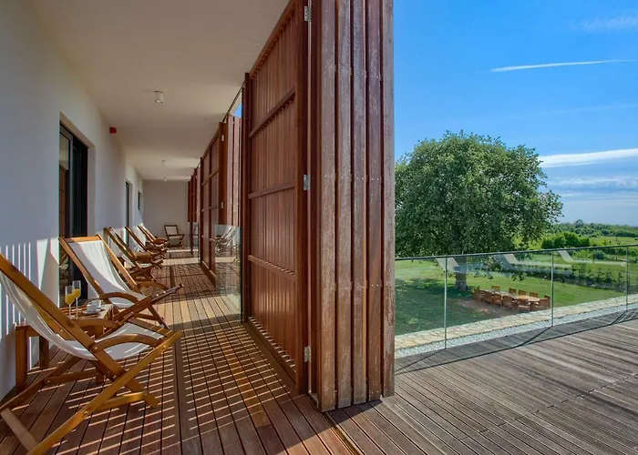 Villa Yellow Tree Jurici & *